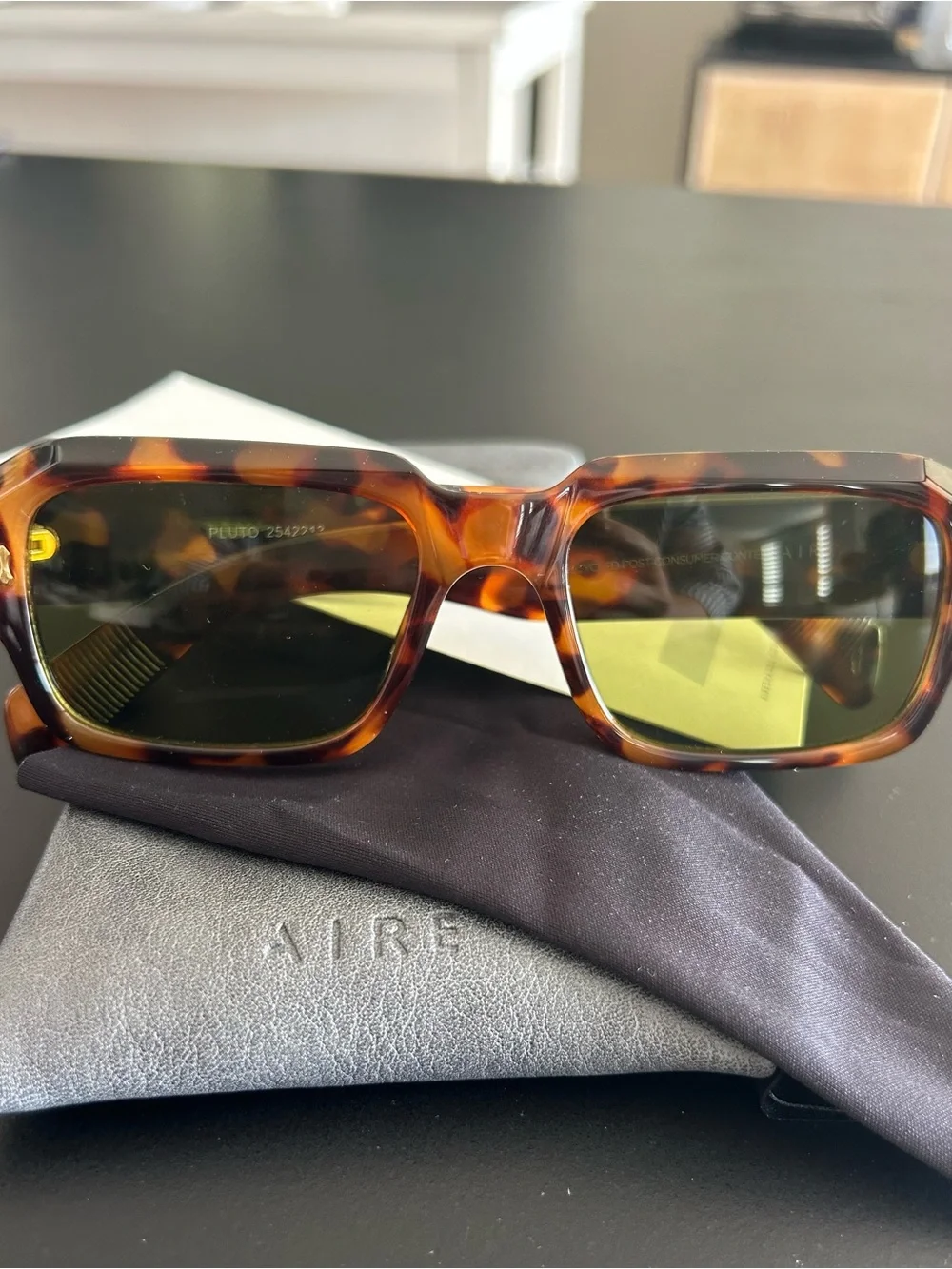 Aire classic tortoiseshell